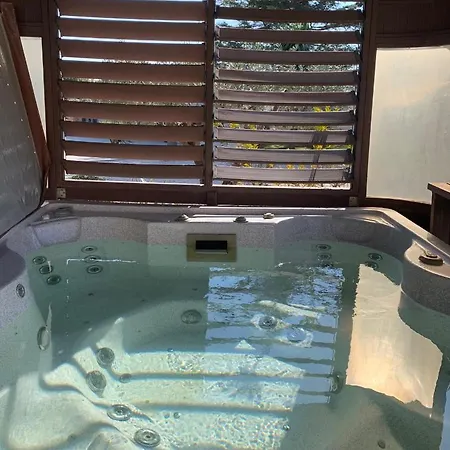D Hotes Au Calme Avec Piscine Et Jacuzzi Pensión Valros