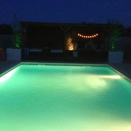 D Hotes Au Calme Avec Piscine Et Jacuzzi Pensión
